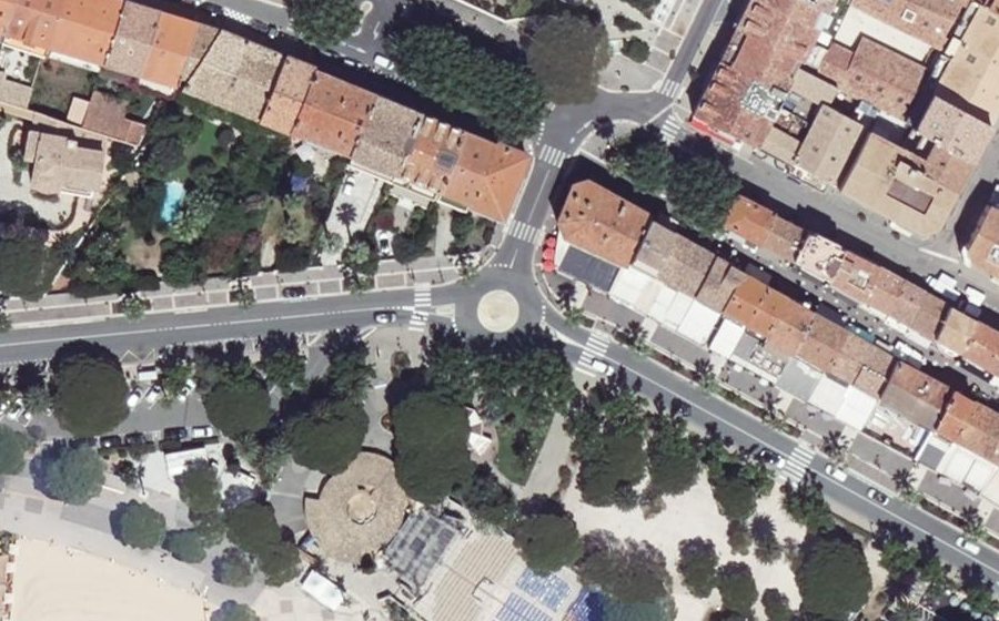Vue aérienne du Rond-point anonyme n°656027149