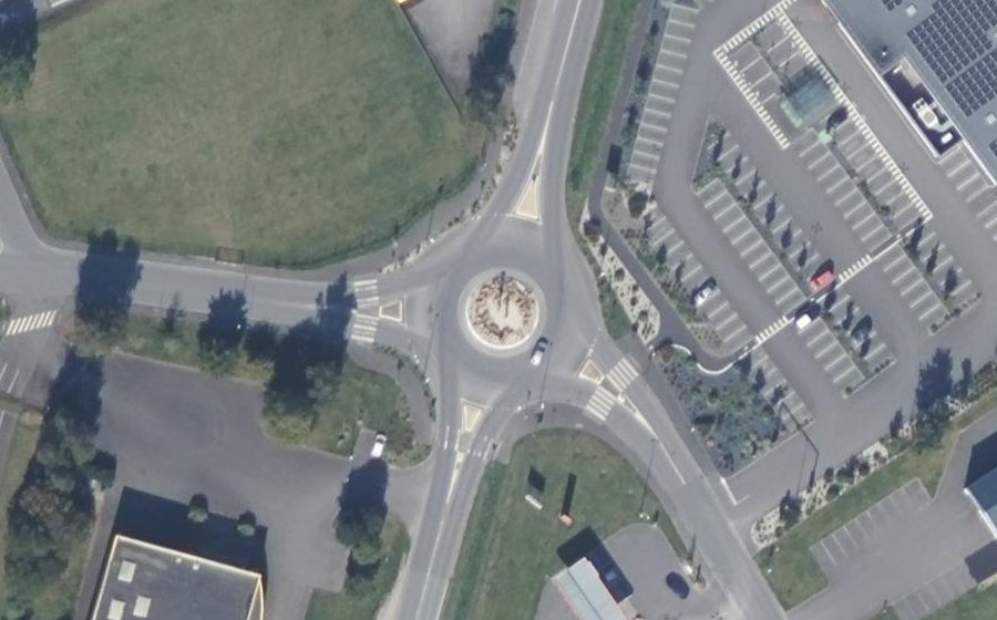 Vue aérienne du Rond-point anonyme n°656127062