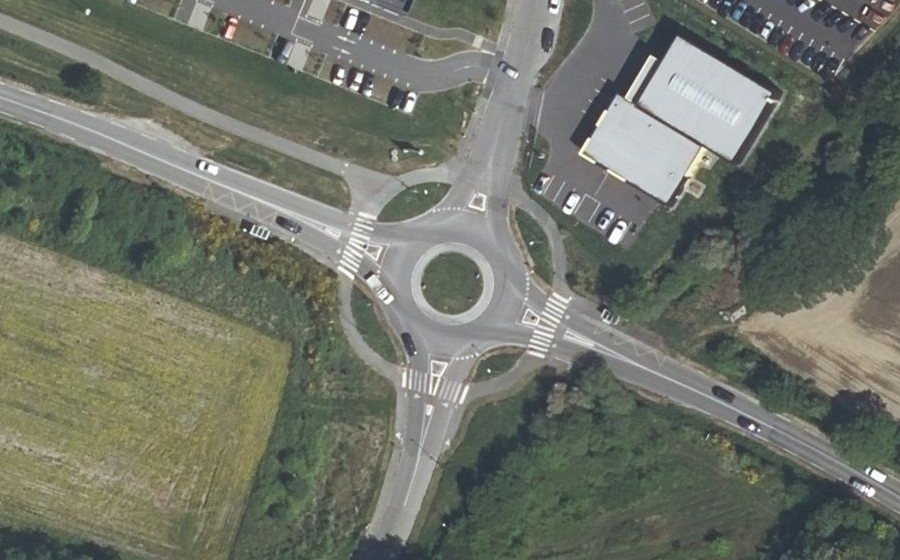 Vue aérienne du Rond-point anonyme n°656448248