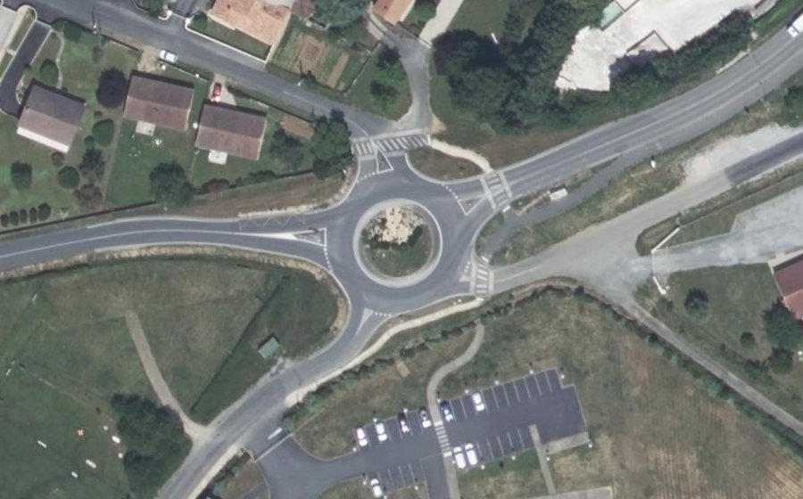 Vue aérienne du Rond-point anonyme n°65644828