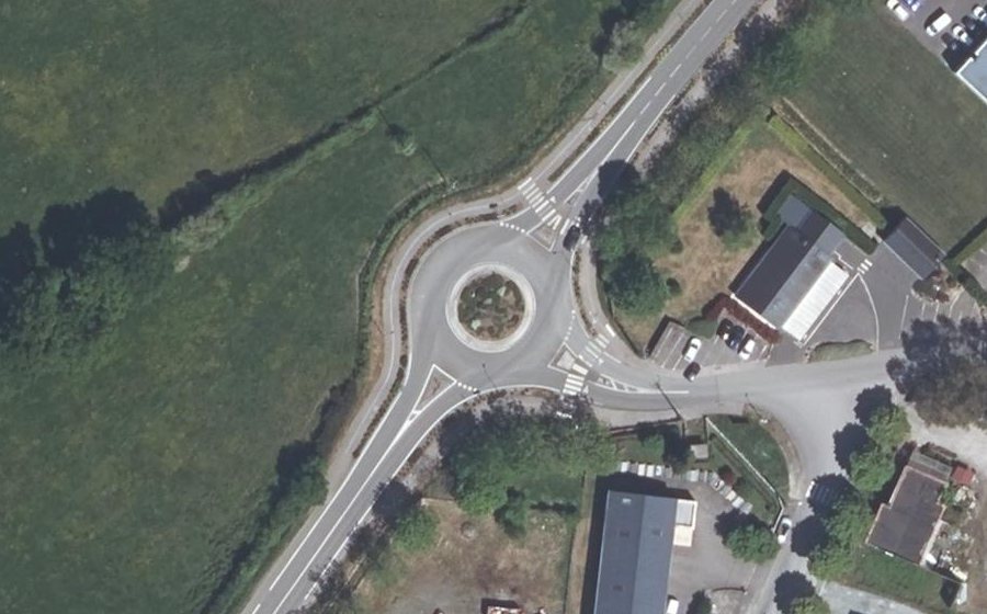 Vue aérienne du Rond-point anonyme n°656449331