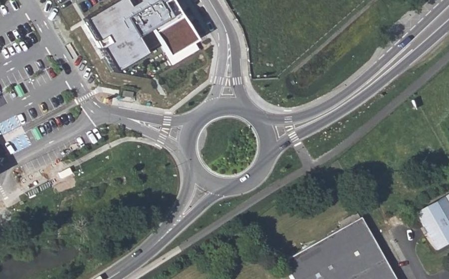 Vue aérienne du Rond-point anonyme n°656449506