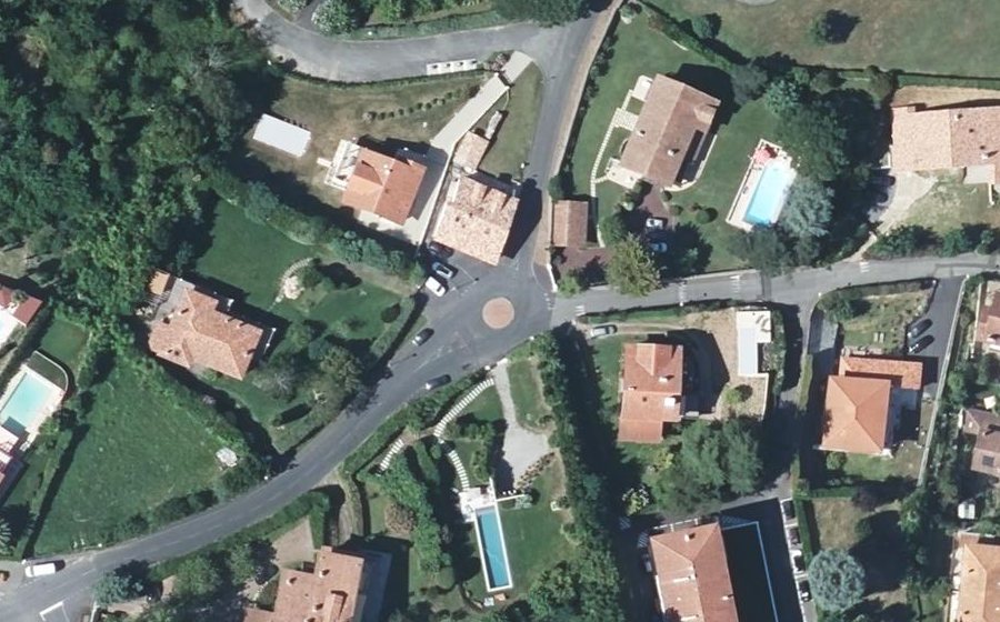 Vue aérienne du Rond-point anonyme n°656564503