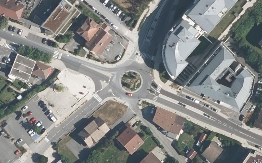 Vue aérienne du Rond-point anonyme n°656635721