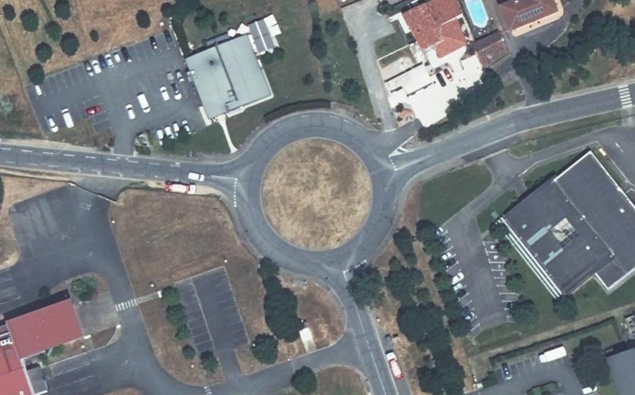 Vue aérienne du Rond-point anonyme n°65664767