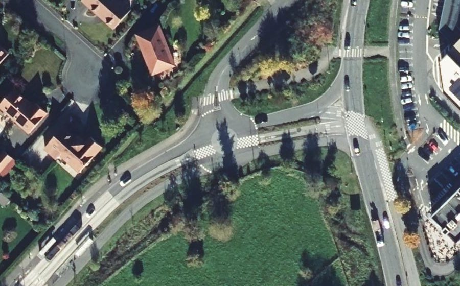 Vue aérienne du Rond-point anonyme n°656704898