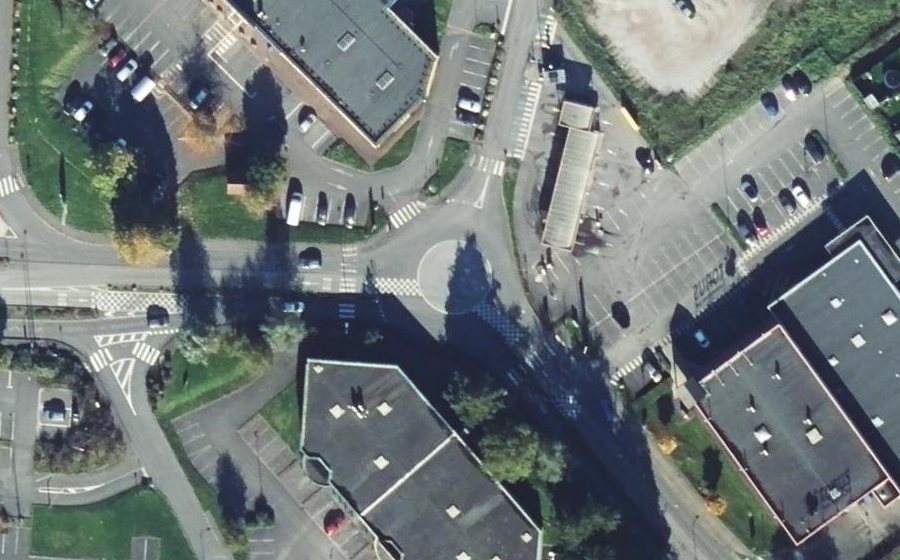 Vue aérienne du Rond-point anonyme n°656722636