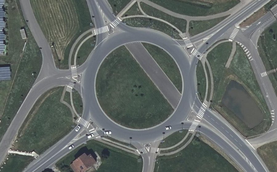 Vue aérienne du Rond-point anonyme n°656726510