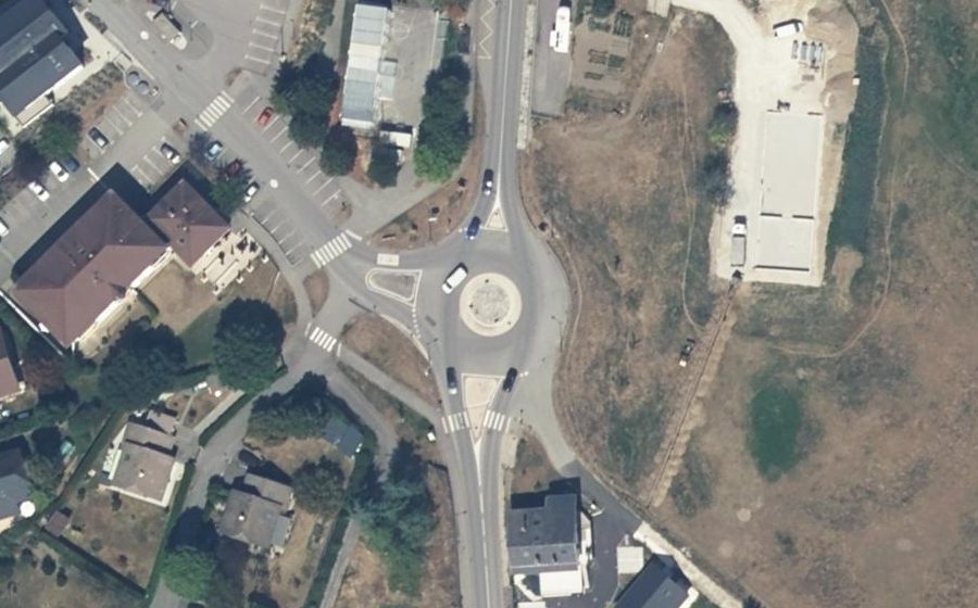 Vue aérienne du Rond-point anonyme n°656825299