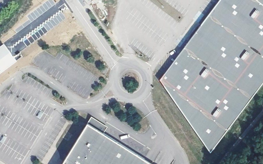 Vue aérienne du Rond-point anonyme n°656872413