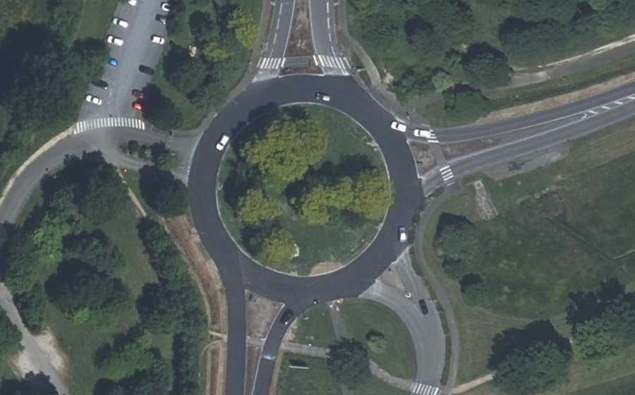 Vue aérienne du Rond-point anonyme n°65688184