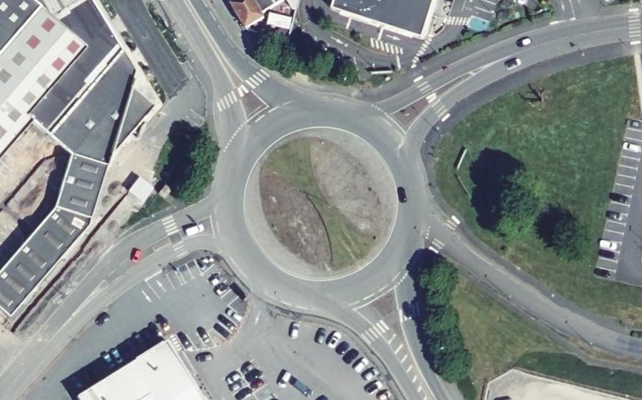Vue aérienne du Rond-point anonyme n°656947666