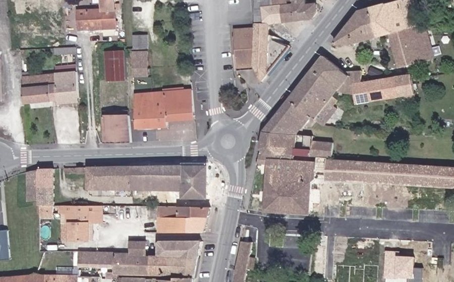 Vue aérienne du Rond-point anonyme n°656986035