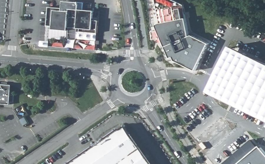 Vue aérienne du Rond-point anonyme n°657154147