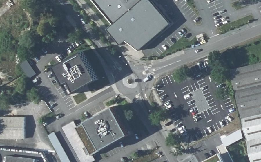 Vue aérienne du Rond-point anonyme n°657154149