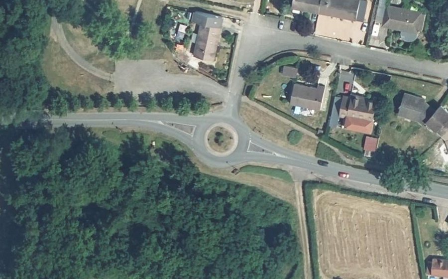 Vue aérienne du Rond-point anonyme n°657423663