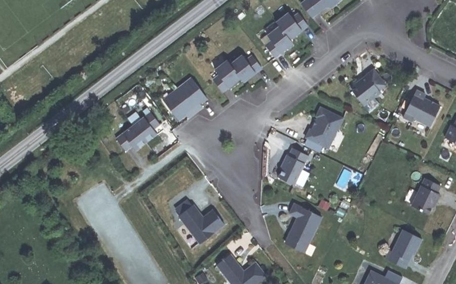 Vue aérienne du Rond-point anonyme n°657433608
