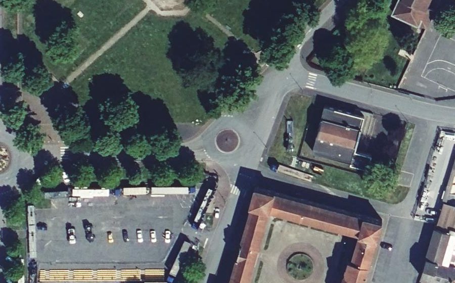 Vue aérienne du Rond-point anonyme n°657435052