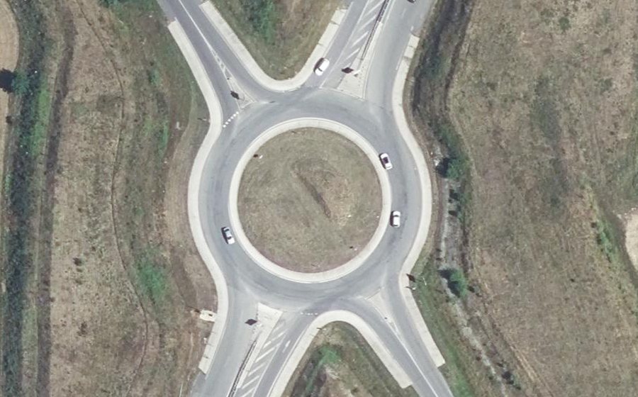 Vue aérienne du Rond-point anonyme n°657554901