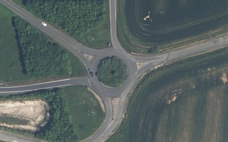 Vue aérienne du Rond-point anonyme n°657631939