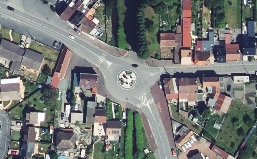 Vue aérienne du Rond-point anonyme n°657673508