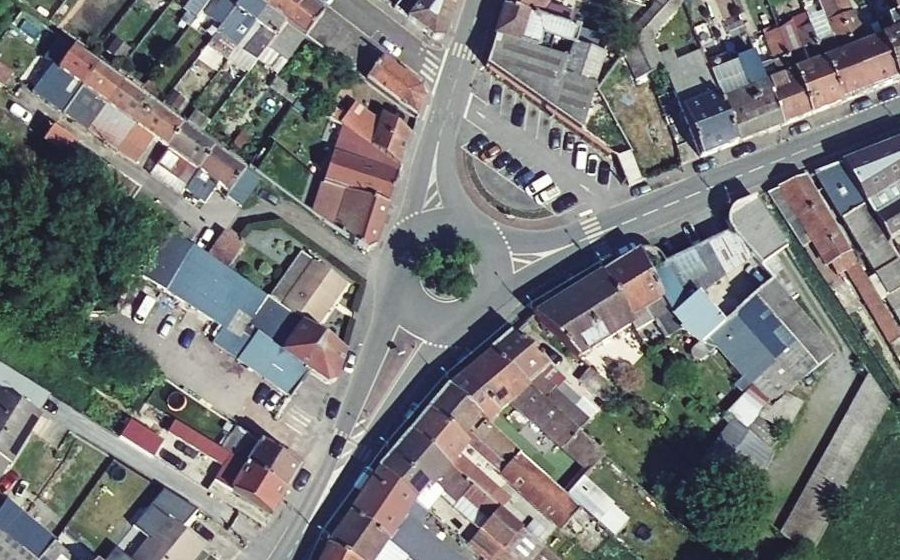 Vue aérienne du Rond-point anonyme n°657920351
