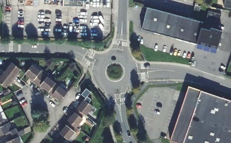 Vue aérienne du Rond-point anonyme n°657969653