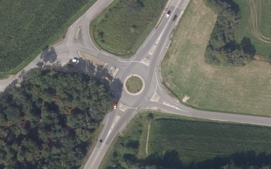 Vue aérienne du Rond-point anonyme n°658165812