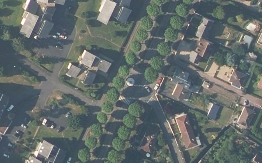 Vue aérienne du Rond-point anonyme n°658180565