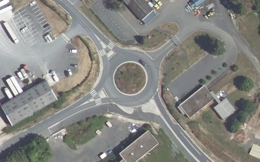 Vue aérienne du Rond-point anonyme n°658237342