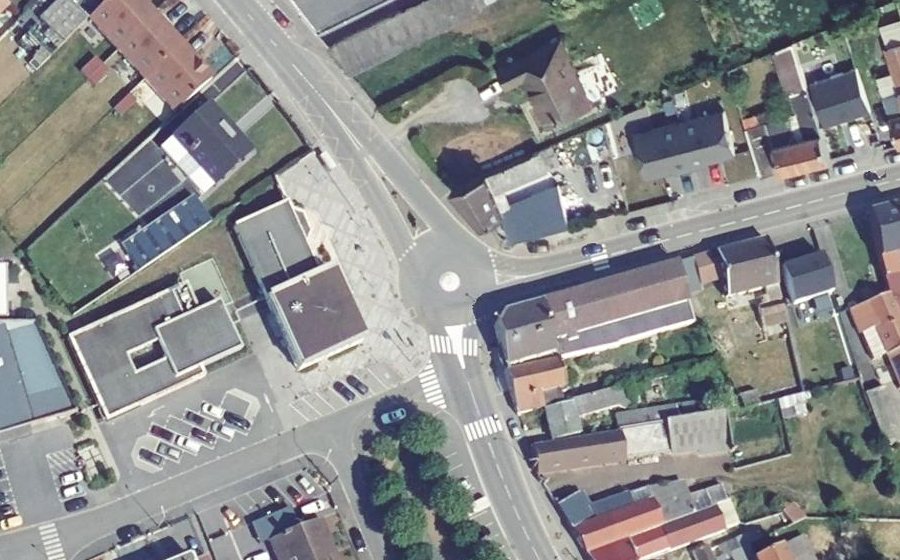 Vue aérienne du Rond-point anonyme n°658299611