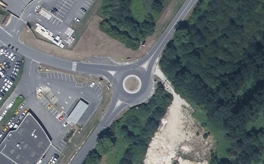 Vue aérienne du Rond-point anonyme n°658506257