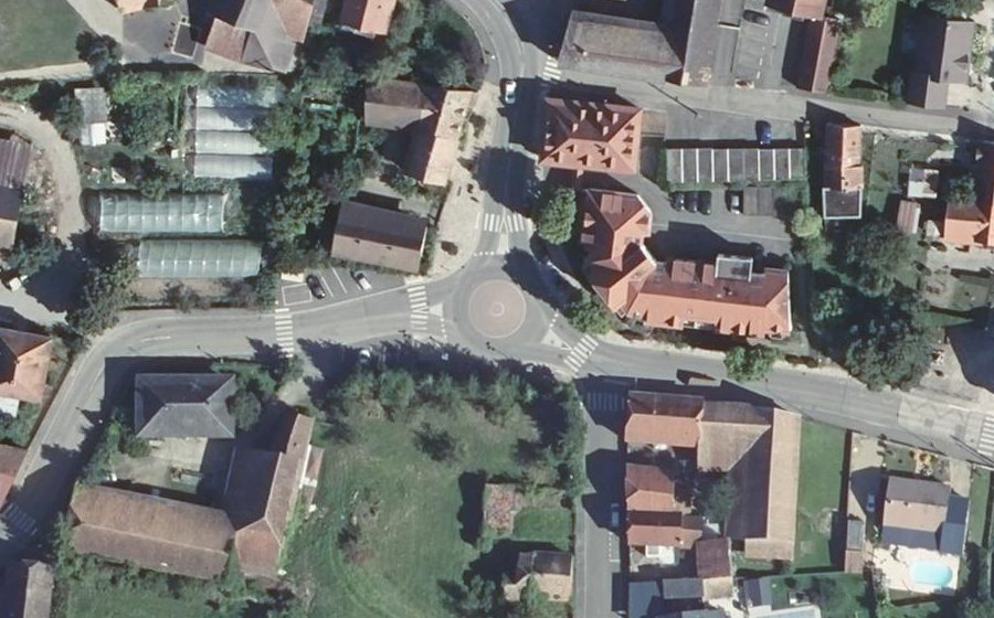 Vue aérienne du Rond-point anonyme n°658554851