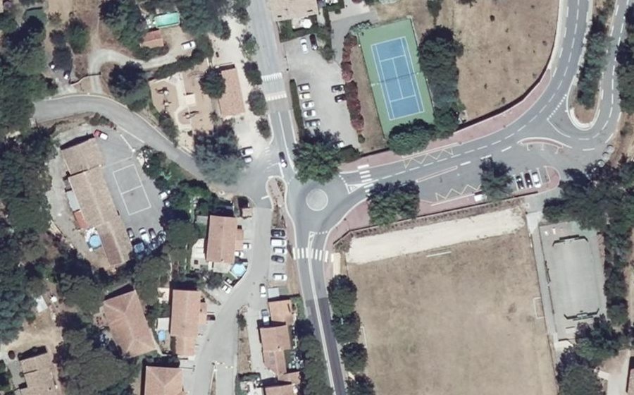 Vue aérienne du Rond-point anonyme n°658557665