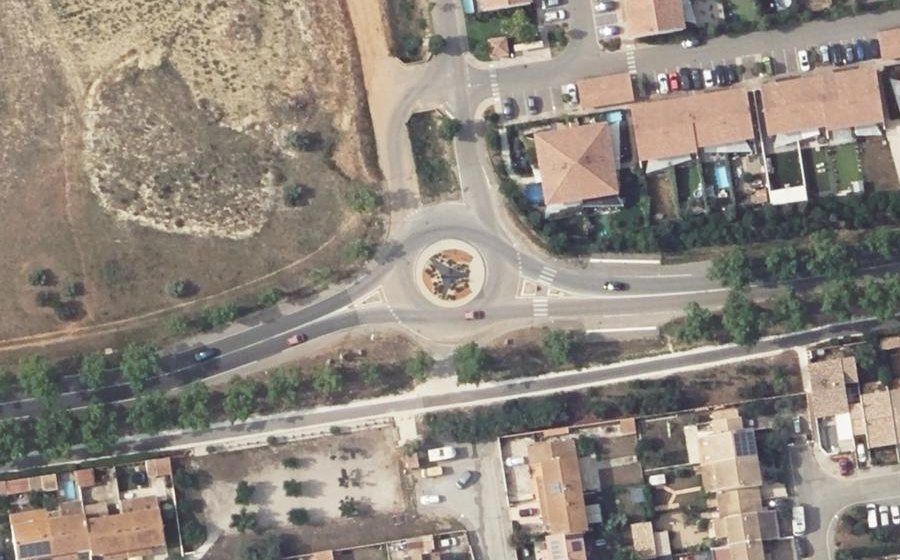 Vue aérienne du Rond-point anonyme n°65856048