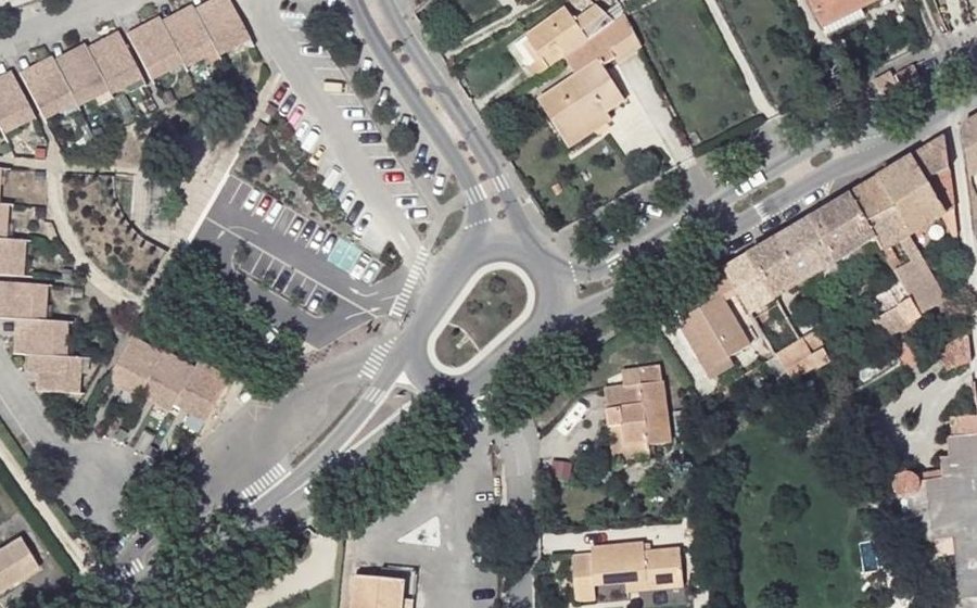 Vue aérienne du Rond-point anonyme n°65856071