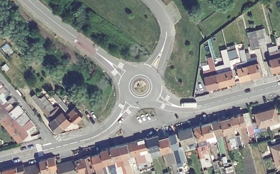 Vue aérienne du Rond-point anonyme n°658742783