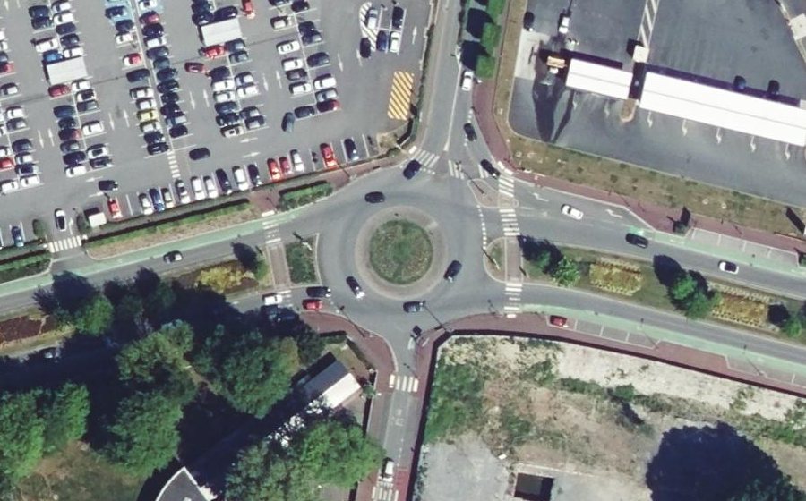 Vue aérienne du Rond-point anonyme n°658742812