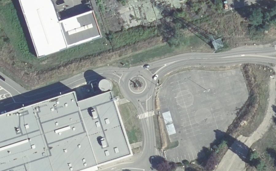 Vue aérienne du Rond-point anonyme n°658878164