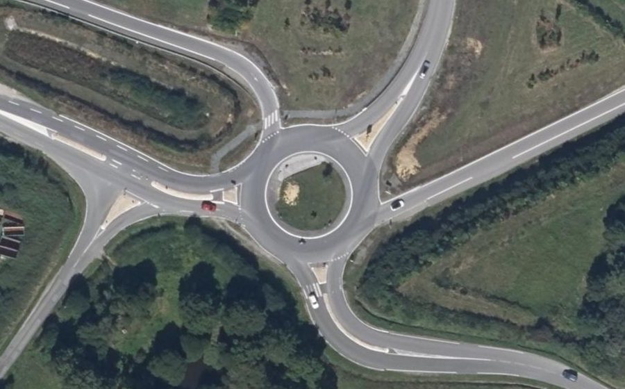 Vue aérienne du Rond-point anonyme n°659036346