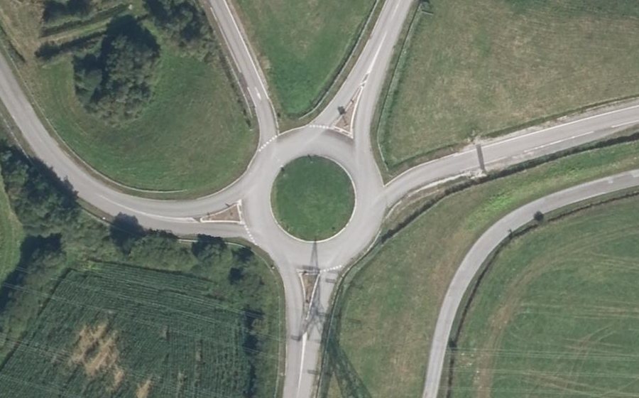 Vue aérienne du Rond-point anonyme n°659144007