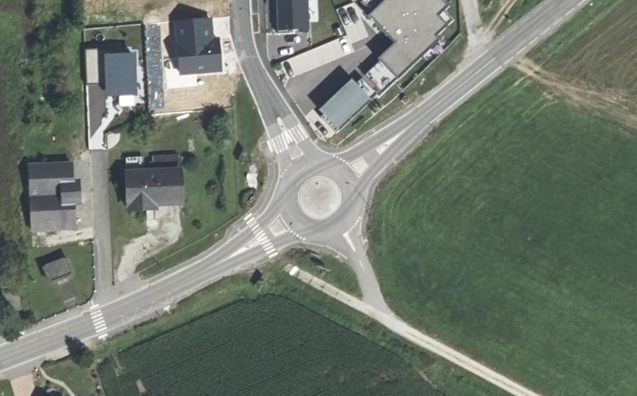 Vue aérienne du Rond-point anonyme n°659273056