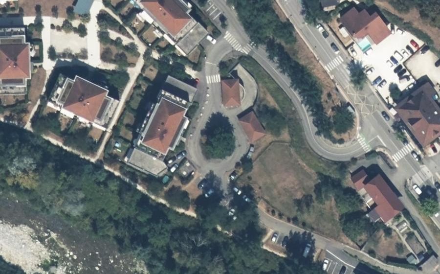 Vue aérienne du Rond-point anonyme n°659435237
