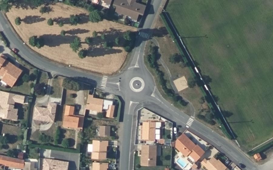 Vue aérienne du Rond-point anonyme n°659604668