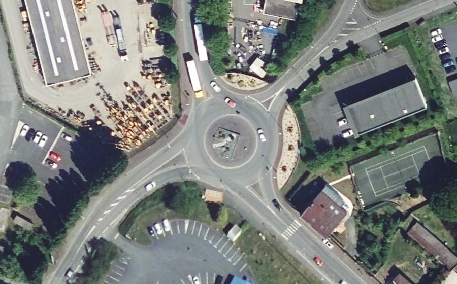 Vue aérienne du Rond-point anonyme n°659614177