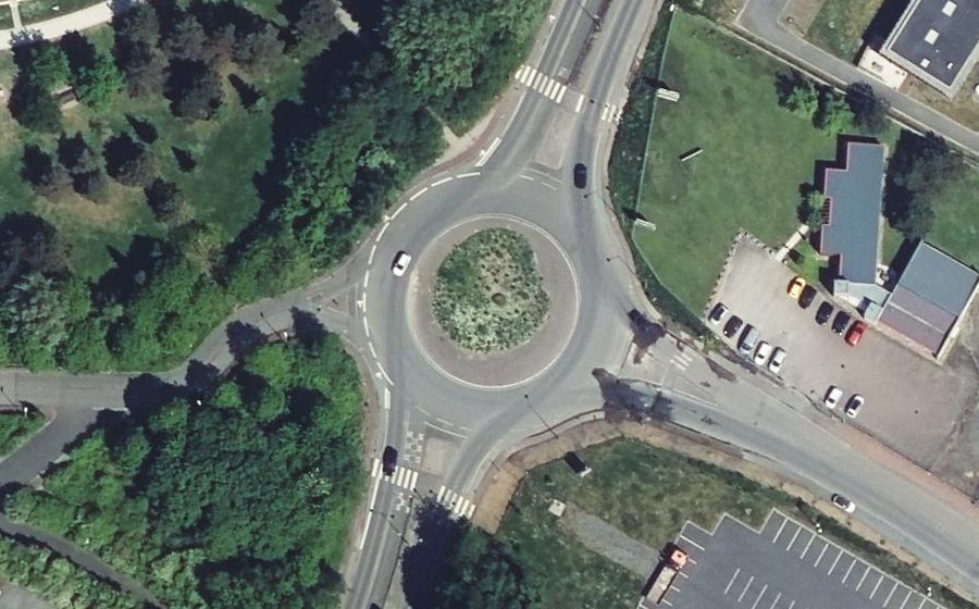 Vue aérienne du Rond-point anonyme n°659614193