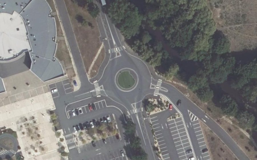 Vue aérienne du Rond-point anonyme n°659712273