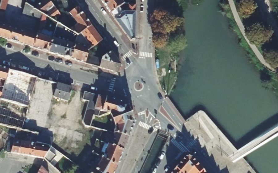 Vue aérienne du Rond-point anonyme n°659766475