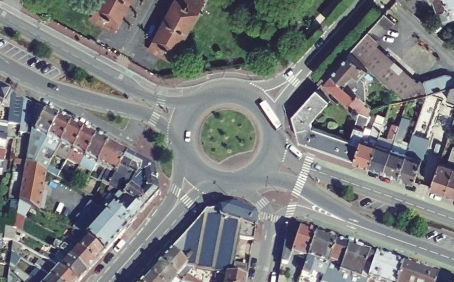 Vue aérienne du Rond-point anonyme n°659781311