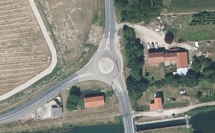 Vue aérienne du Rond-point anonyme n°659801421